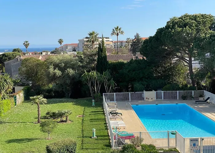 Grand Studio Proche Mer Avec Piscine.